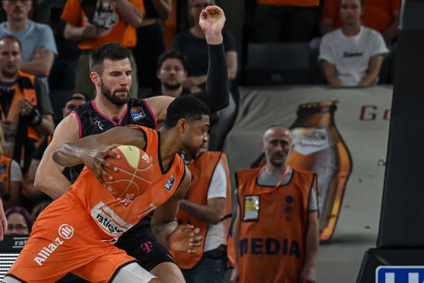 场多人协防 场多人协防