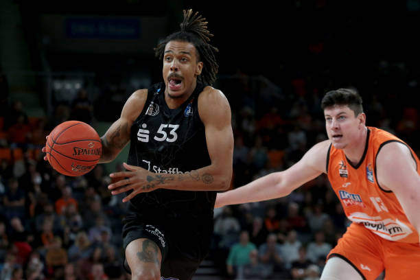 子足球仍处 子足球仍处